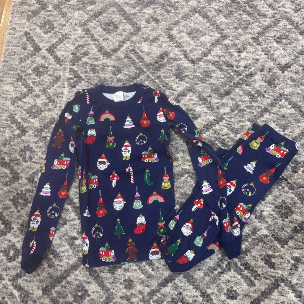 Hanna Andersson Navy Top with Multicolor Ornament Print